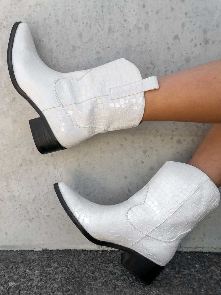Wrangle 'Em Boots - Shekou Woman New Zealand | Australia